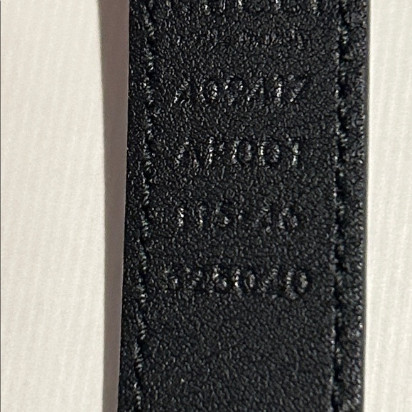 Authentic Gucci Black Leather Slim
GG Marmont Belt 409417 115/46 with Gift Box - Picture 11 of 11